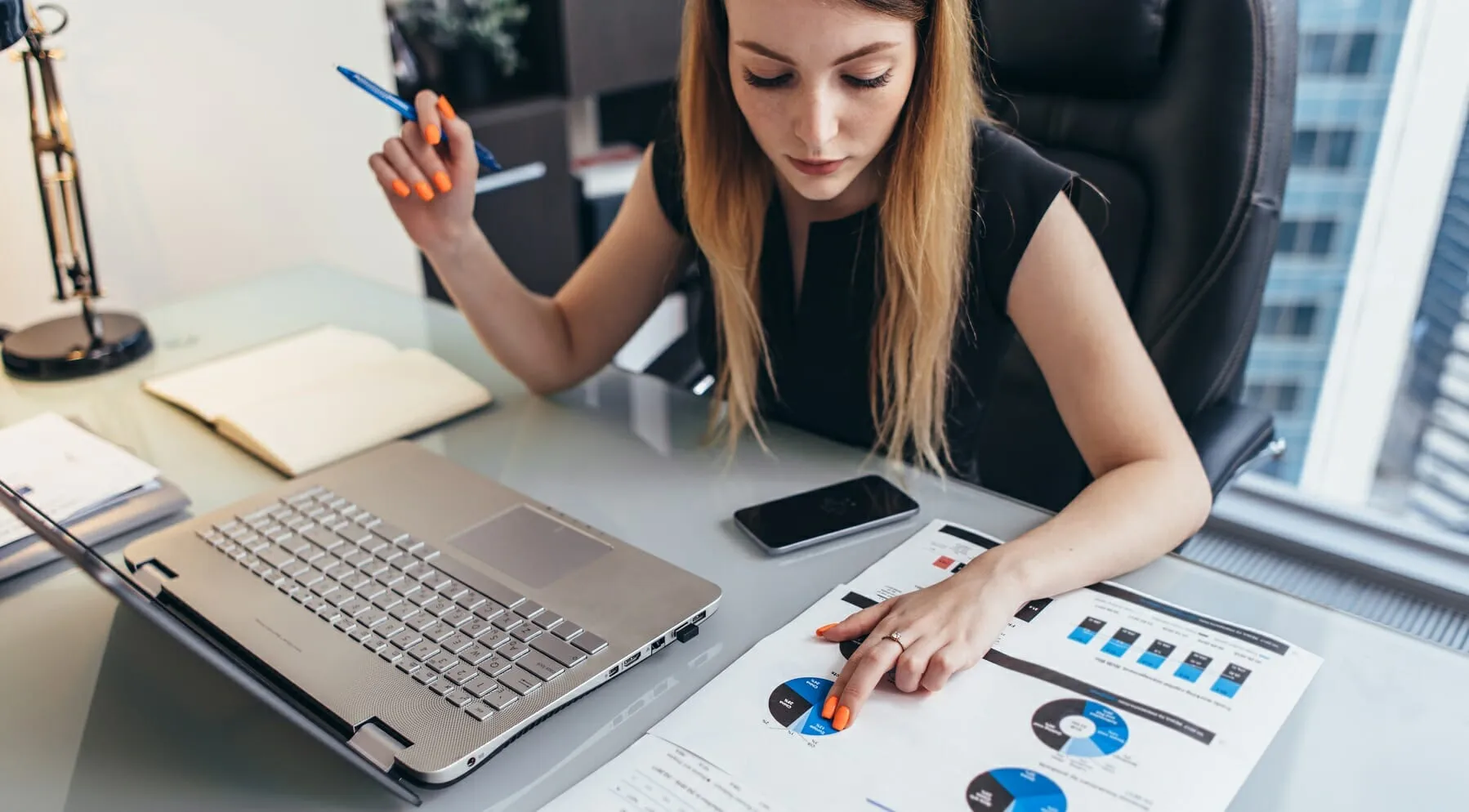 day-in-life-financial-analyst (1)